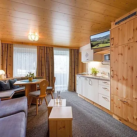 Gaestehaus Roland Apart Otel Kirchberg in Tirol